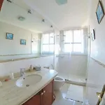 And The Ocean Appartement