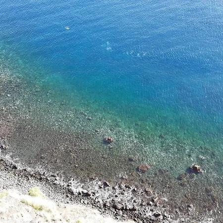 And The Ocean Apartamento *